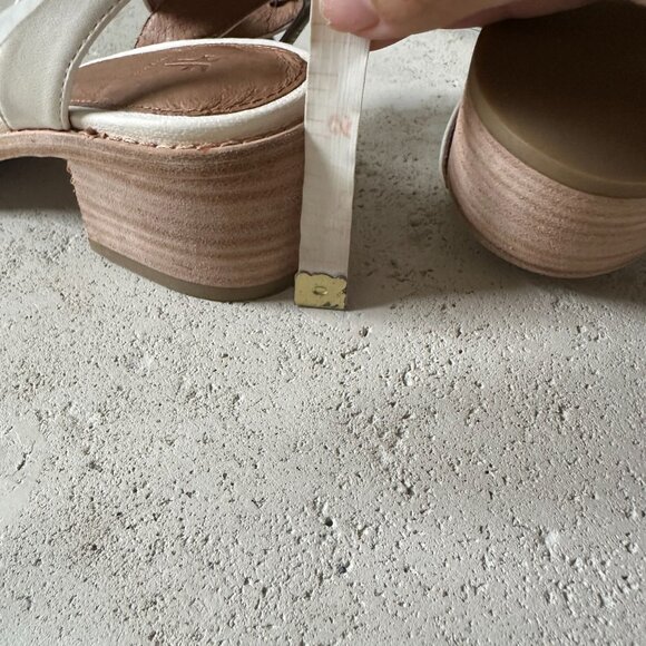 NEW NIB FRYE Women's Cindy 2-Piece Leather Ankle Strap Block Heel Sandal Ivory 6 - Picture 12 of 12